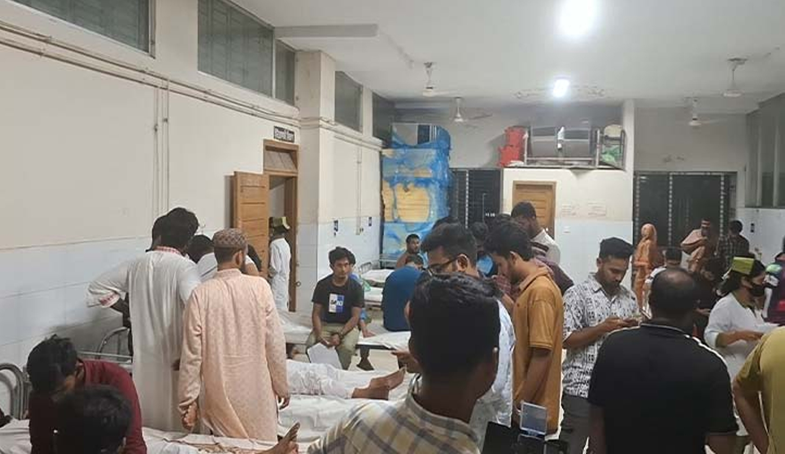 স্বাস্থ্যখাত সংস্কারের দাবিতে আন্দোলনরত ২ গ্রুপের মধ্যে সংঘর্ষ আহত ৫ জন