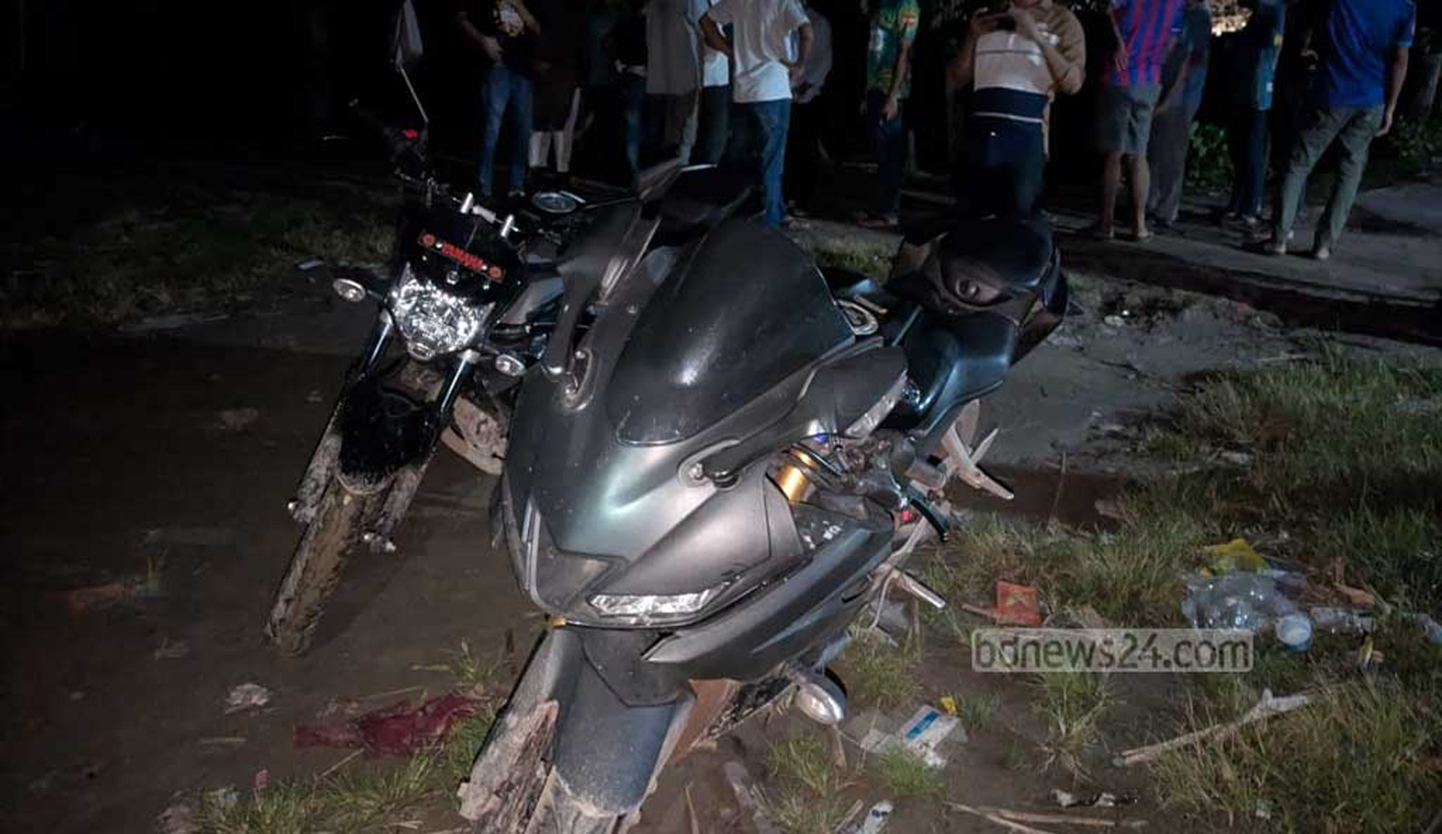 ছাত্রলীগ নেতা পালিয়ে গেলেও পুড়িয়ে দেয়া হয়েছে বাইক