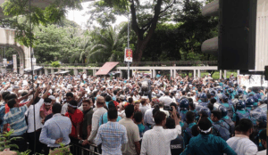 শিক্ষকদের ১২ প্রতিনিধি সচিবালয়ে, রাস্তায় অপেক্ষমাণ বাকিরা