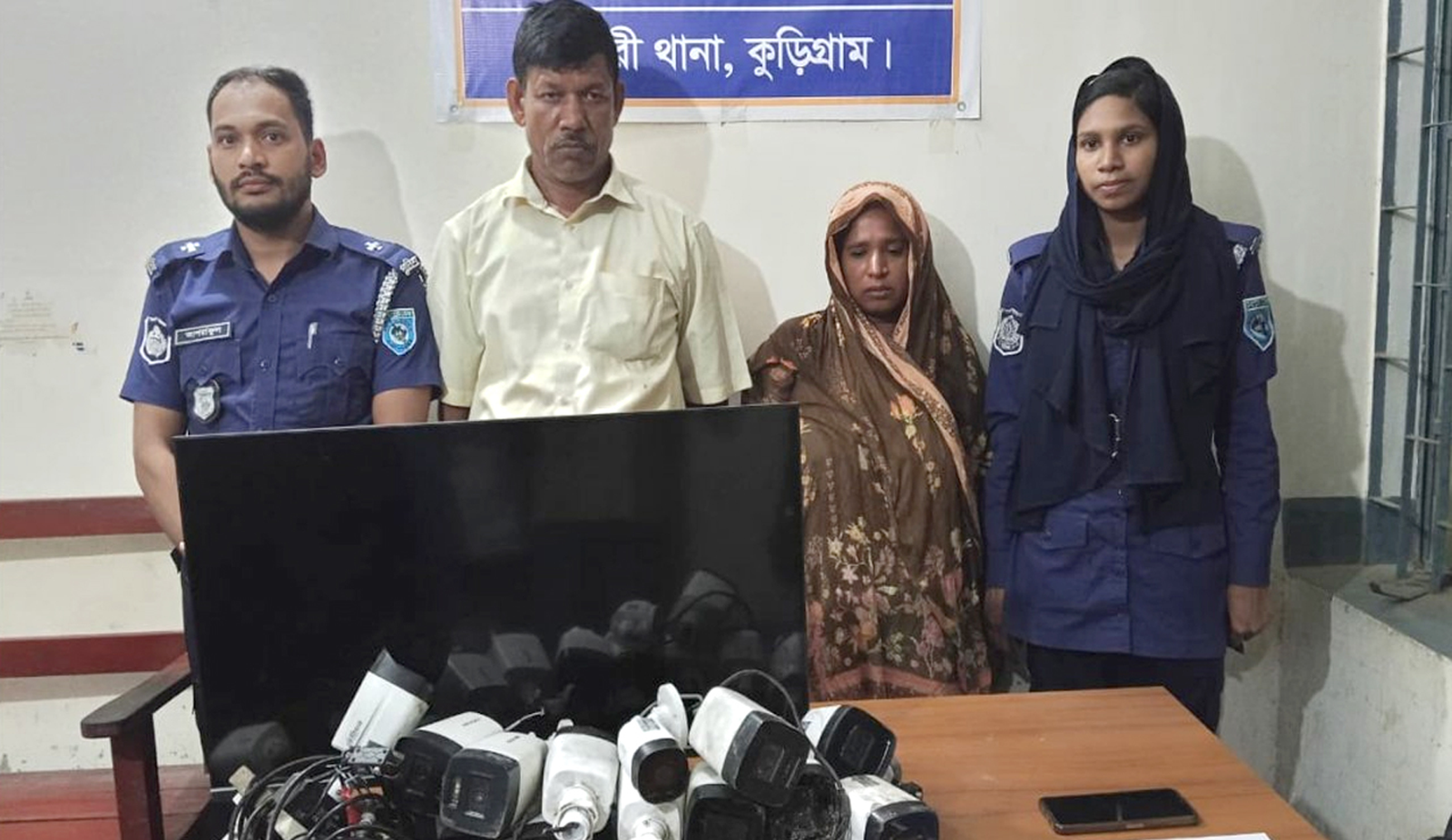 নি‌র্বিঘ্নে মাদকের কারবার চালাতে বা‌ড়িতে ১৫ সি‌সি ক্যামেরা স্থাপন
