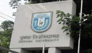 আজ না হোক কাল ভালোবাসার চিহ্ন এঁকে দেবই ছাত্রীকে খুবি শিক্ষক