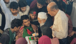 অনশন ভাঙাতে ব্যর্থ স্বাস্থ্য অধিদপ্তরের মহাপরিচালক