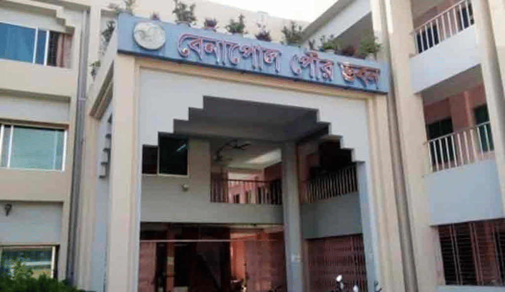 বেনাপোল পৌরসভার কার্যক্রম স্থগিত, সেবা না পেয়ে ক্ষুব্ধ পৌরবাসী
