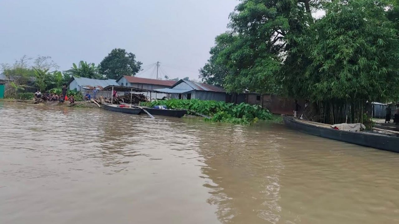 চাঁপাইনবাবগঞ্জে ১৩ হাজার পরিবার পানিবন্দি