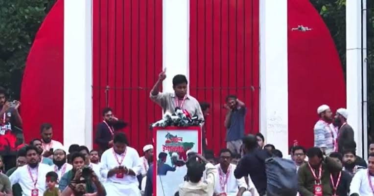 কর্মীদের দিকে চোখ তুলে তাকালেও জবাব দেবো : হাসনাত