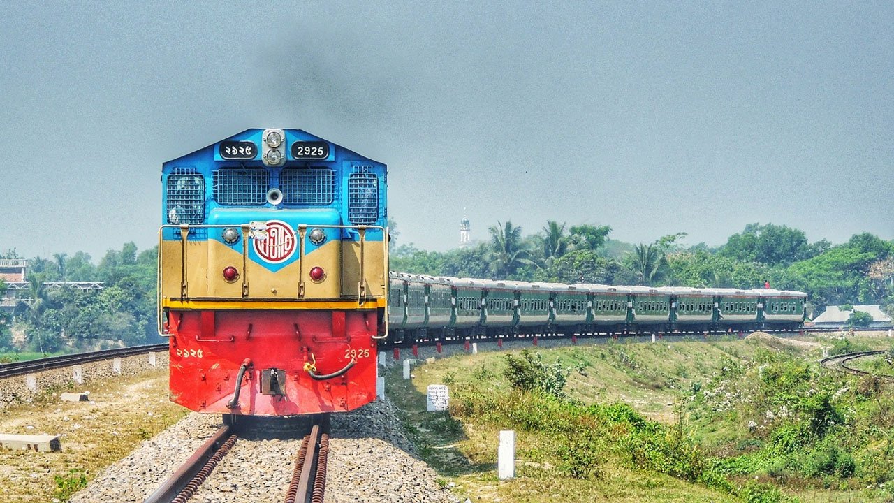 তেজগাঁওয়ে ট্রেনের ধাক্কায় যুবক নিহত