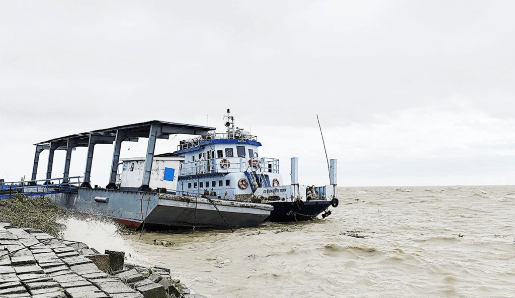 ১০ রুটে লঞ্চ চলাচল বন্ধ