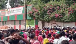 বকেয়া বেতনের দাবিতে শ্রমিক অসন্তোষ, ১৫ কারখানা ছুটি ঘোষণা