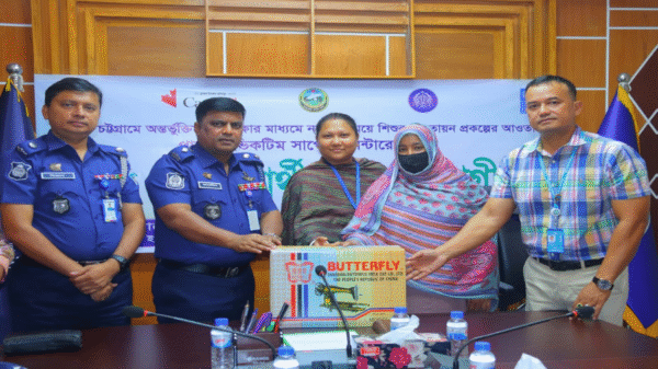 খাগড়াছড়ি জেলা পুলিশ সুপারের উদ্যোগে সেলাই মেশিন বিতরন
