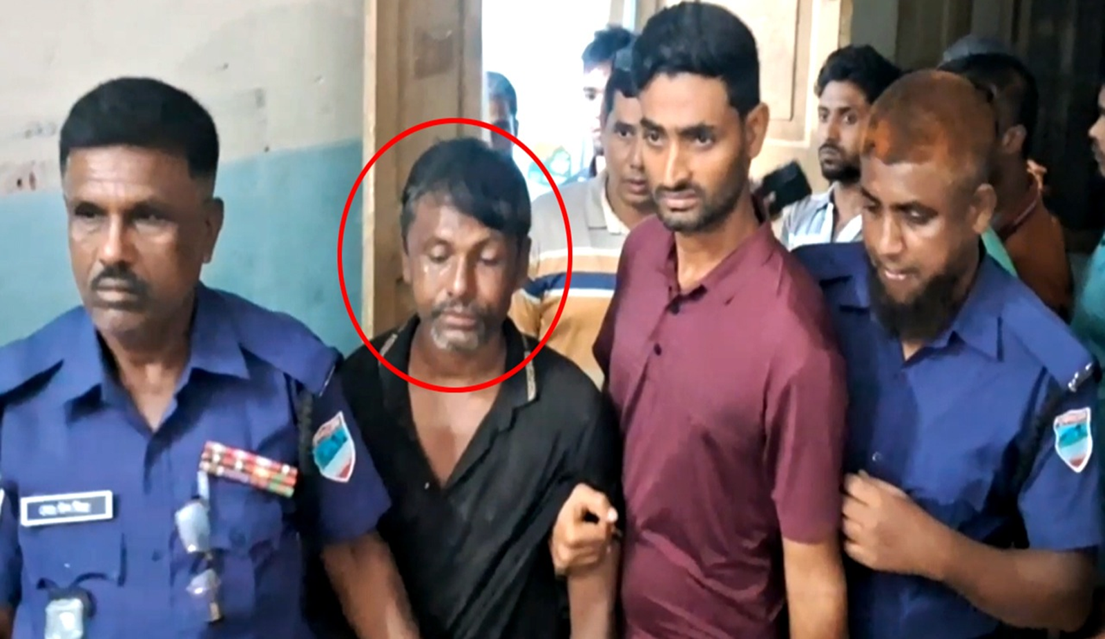 চতুর্থ শ্রেণীর ছাত্রীকে ধর্ষণ, অভিযুক্ত আটক