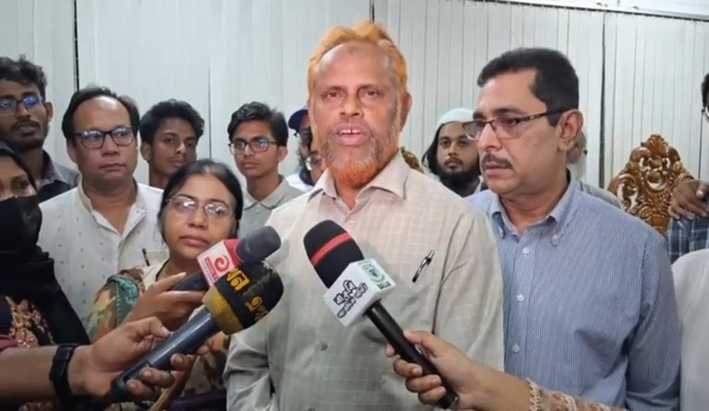 ক্লাস পরীক্ষা শুরুর আশ্বাসে আন্দোলন থেকে সরলেন বাকৃবির শিক্ষার্থীরা