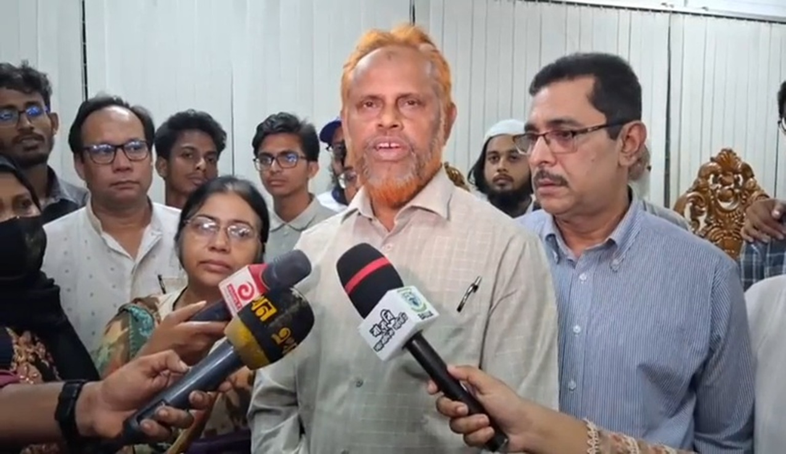 ক্লাস পরীক্ষা শুরুর আশ্বাসে আন্দোলন থেকে সরলেন বাকৃবির শিক্ষার্থীরা