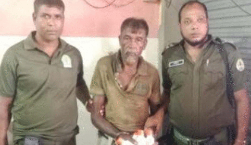সুন্দরবনের সুপতি এলাকায় কীটনাশক দিয়ে মাছ ধরার সময় ৩ জেলে আটক