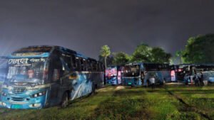 জাবি ছাত্রকে মারধর, ৭ বাস আটকে রেখেছেন শিক্ষার্থীরা