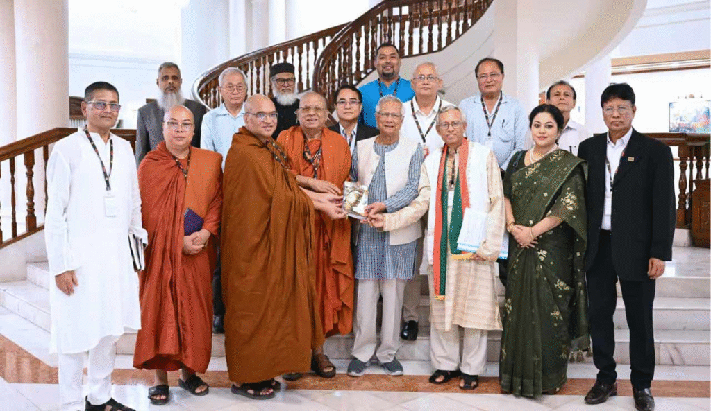 প্রধান উপদেষ্টার সঙ্গে বৌদ্ধ ধর্মীয় নেতাদের শুভেচ্ছা বিনিময়