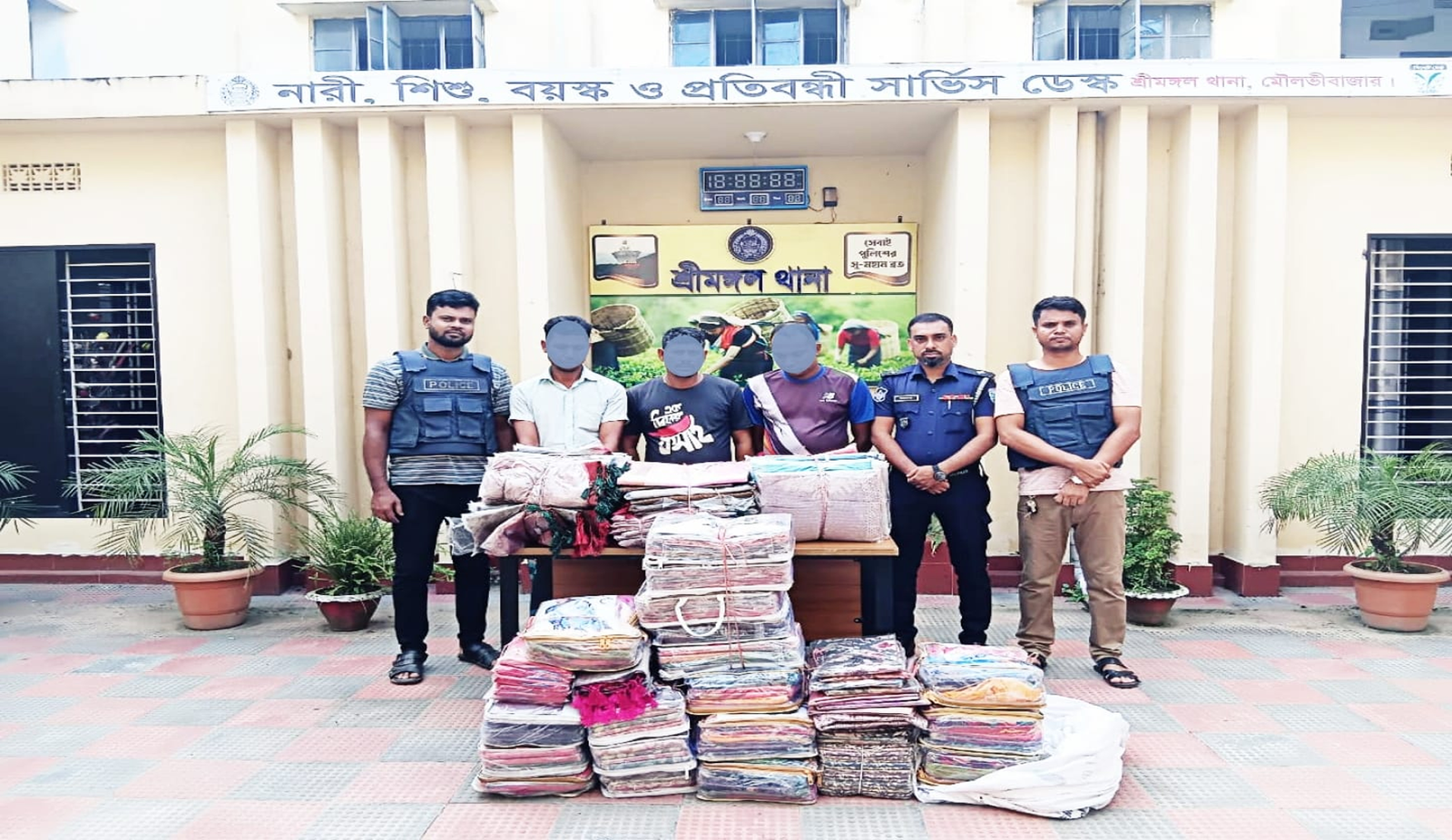 শ্রীমঙ্গল বিপুল পরিমান ভারতীয় শাড়িসহ গ্রেপ্তার ৩ জন