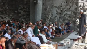 দীর্ঘদিন পর গাজায় হাজারো ফিলিস্তিনির একসঙ্গে জুমার নামাজ আদায়