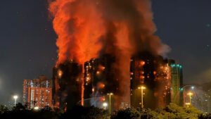 হংকংয়ে আবাসিক ভবনে ভয়াবহ আগুন