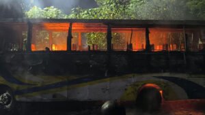 সাভারে বাসে আগুন