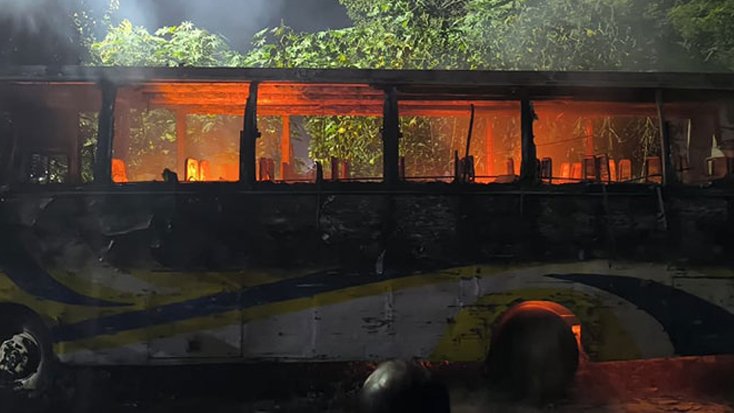 সাভারে বাসে আগুন