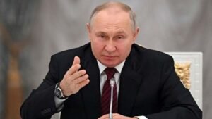 ইউক্রেনের বিরুদ্ধে লড়াই চালিয়ে যাওয়ার হুঁশিয়ারি পুতিনের