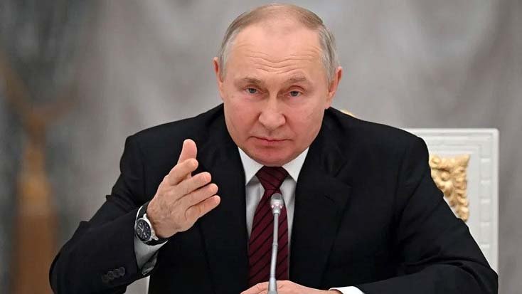 ইউক্রেনের বিরুদ্ধে লড়াই চালিয়ে যাওয়ার হুঁশিয়ারি পুতিনের