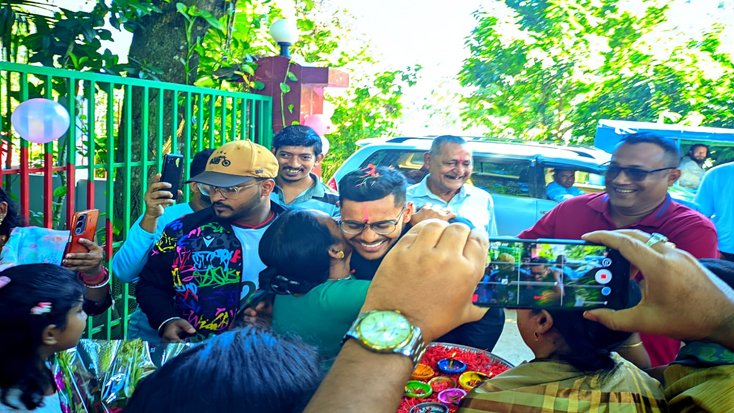 ভারত বধের পর নিজ বাড়িতে ফুটবলার সমিত সোম