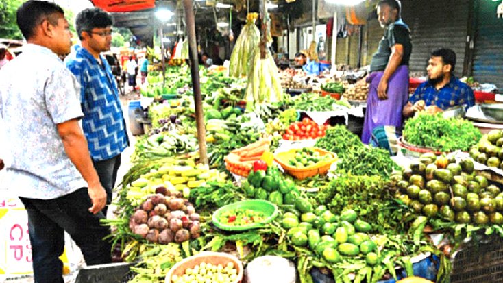 বাজারে সরবরাহ বাড়লেও সবজির দাম চড়া