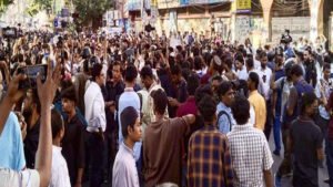 শেখ হাসিনার মৃত্যুদণ্ডের রায়ে উল্লাস, মিষ্টি বিতরণ