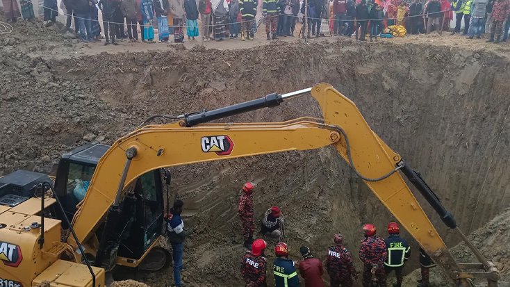 ৪২ ফুট গভীরেও সন্ধান মেলেনি সাজিদের