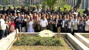 শহীদ ওসমান হাদির কবর জিয়ারত করলেন তারেক রহমান