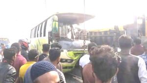 মাদারীপুরের শিবচরে বাস-ট্রাক সংঘর্ষে নিহত ৩, আহত ১০