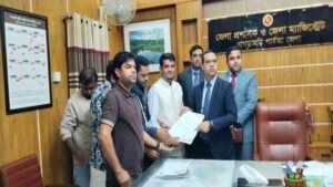 ইনসানিয়াত বিপ্লব মনোনীত প্রার্থী নুর ইসলামের মনোনয়নপত্র দাখিল