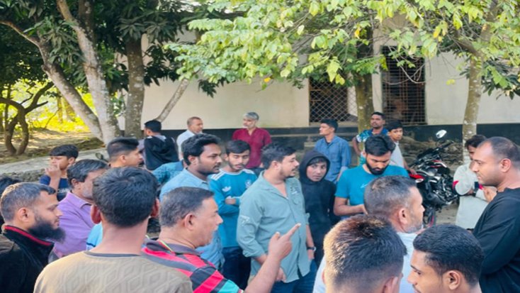 এনসিপি নেতাকে বাঁচাতে গিয়ে পুলিশ আহত