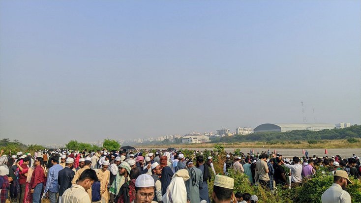 এয়ার শো দেখতে লাখো মানুষের ঢল