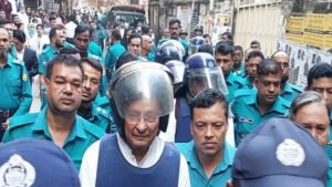 ট্রাইব্যুনালে নিজের বিচার সরাসরি সম্প্রচার করার দাবি ইনুর