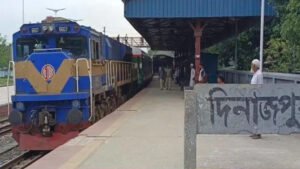 ট্রেনের নিচে ঝুলে ৫ কিমি দূরে এলো বিচ্ছিন্ন মাথা