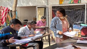 তালিকা হালনাগাদের চাপে আত্মহত্যা করছে ভারতের ভোটকর্মীরা