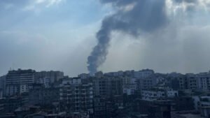 পুরান ঢাকায় প্লাস্টিকের গোডাউনে আগুন