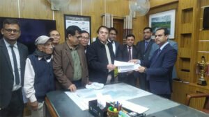 বিএনপি প্রার্থী ওয়াদুদ ভুঁইয়ার মনোনয়নপত্র দাখিল