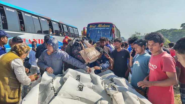 ভাঙায় সড়ক দুর্ঘটনায় নিহত - ৪