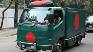 মানিক মিয়া অ্যাভিনিউয়ে নেওয়া হচ্ছে খালেদা জিয়ার মরদেহ