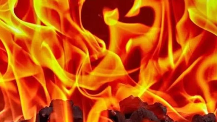 রাজধানীর মোহাম্মদপুরে আবাসিক ভবনে আগুন