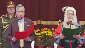 শপথ নিলেন নতুন প্রধান বিচারপতি