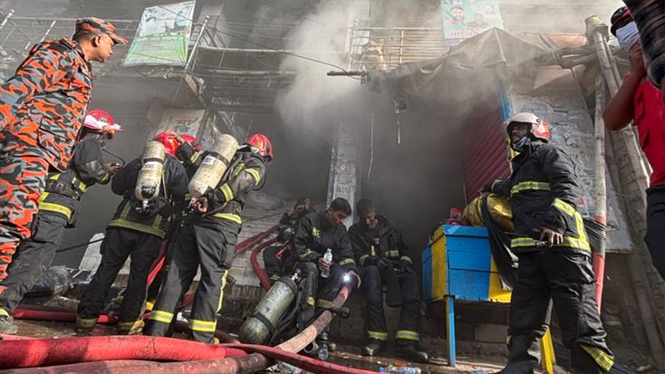 ১১ ঘণ্টা পর আগুন নিয়ন্ত্রণে