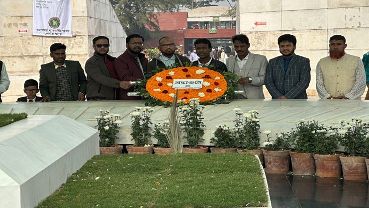 সম্মিলিত সাংবাদিক পরিষদের উদ্যোগে শহীদ রাষ্ট্রপতি জিয়াউর রহমান ও বেগম খালেদা জিয়ার মাজারে পুষ্পাঞ্জলি