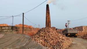 আইন অমান্য করে বরিশাল বিভাগে চলছে ইটভাটা