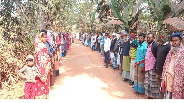 আমতলী থানার ওসির বিরুদ্ধে এলাকাবাসীর মানববন্ধন