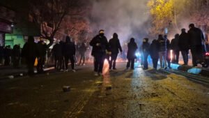 ইরানে বিক্ষোভ থেকে মসজিদে আগুন