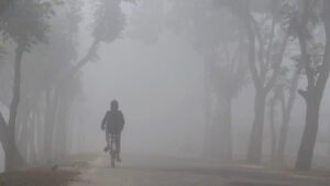 কাঁপছে যমুনাপারের মানুষজন